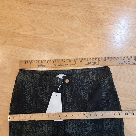 NWT Adyson Parker Green Snakeskin Print Wideleg Crop Pants Stretch Size 10 - Picture 6 of 16